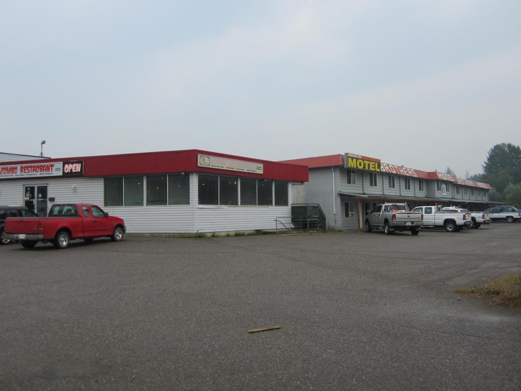 Brothers Inn Motel Prince George Esterno foto